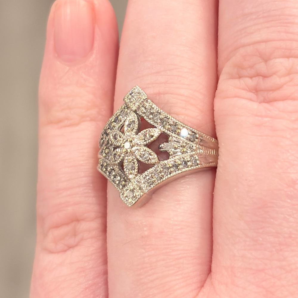 10K Diamond Snowflake Ring, Flower Filigree, Size 7.25, SUN Luxury - Picture 8 of 16